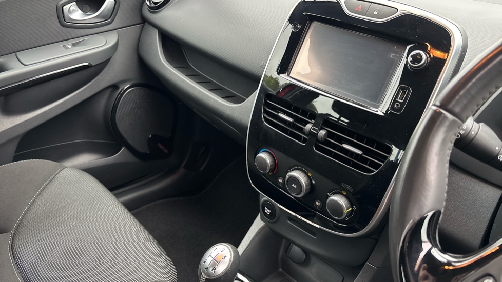 Renault Clio 1.2 16V Dynamique Nav 5dr Petrol Hatchback - Image 19