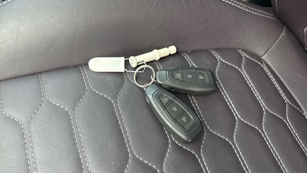 Ford Fiesta Vignale 1.0 EcoBoost 5dr Petrol Hatchback - Image 23
