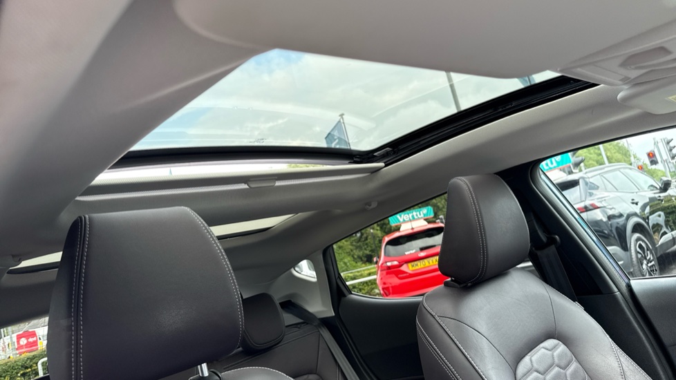 Ford Fiesta Vignale 1.0 EcoBoost 5dr Petrol Hatchback - Image 41
