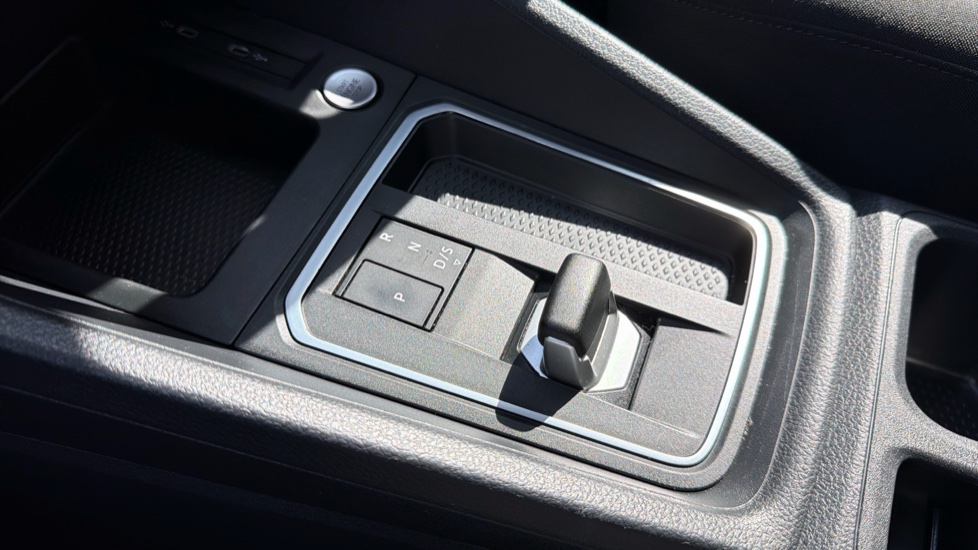 Ford Tourneo Connect 2.0 EcoBlue Titanium 5dr Auto [7 seat] Diesel Estate - Image 12