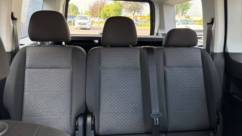 Ford Tourneo Connect 2.0 EcoBlue Titanium 5dr Auto [7 seat] Diesel Estate - Image 14