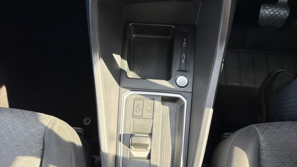 Ford Tourneo Connect 2.0 EcoBlue Titanium 5dr Auto [7 seat] Diesel Estate - Image 22