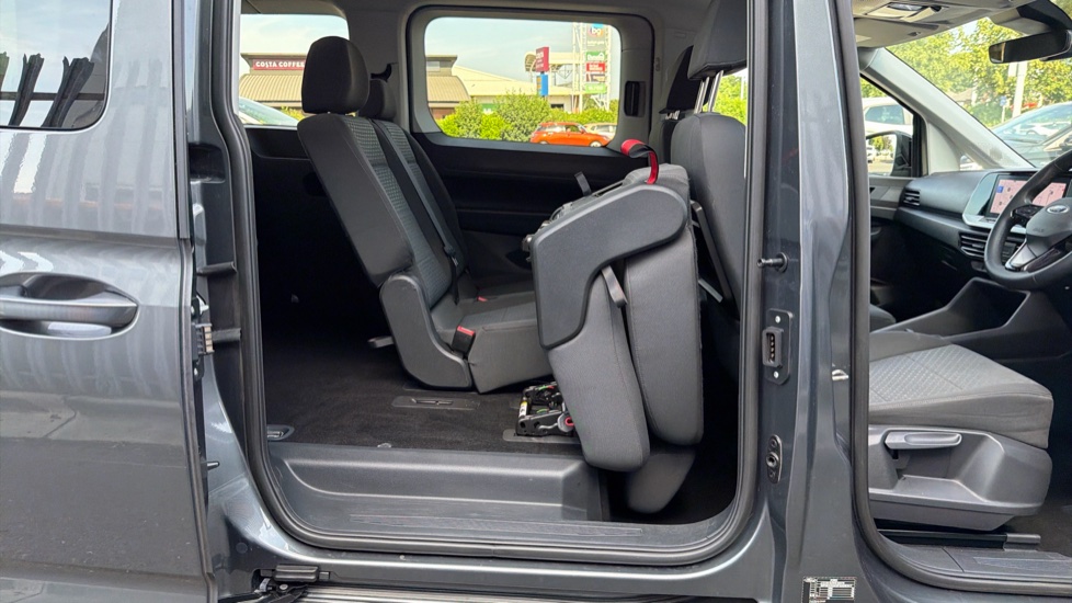 Ford Tourneo Connect 2.0 EcoBlue Titanium 5dr Auto [7 seat] Diesel Estate - Image 30