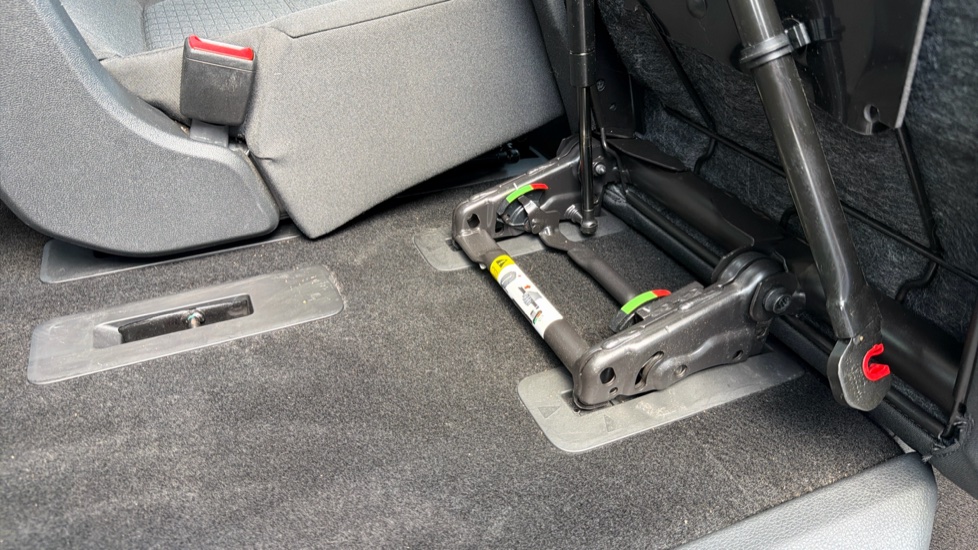Ford Tourneo Connect 2.0 EcoBlue Titanium 5dr Auto [7 seat] Diesel Estate - Image 31