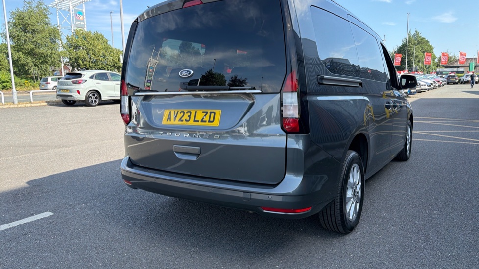 Ford Tourneo Connect 2.0 EcoBlue Titanium 5dr Auto [7 seat] Diesel Estate - Image 35