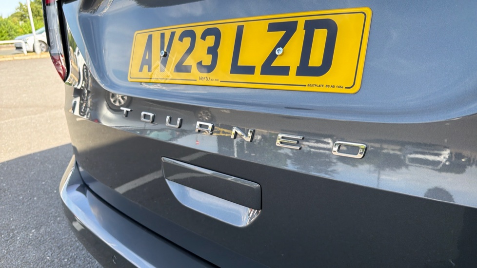 Ford Tourneo Connect 2.0 EcoBlue Titanium 5dr Auto [7 seat] Diesel Estate - Image 36