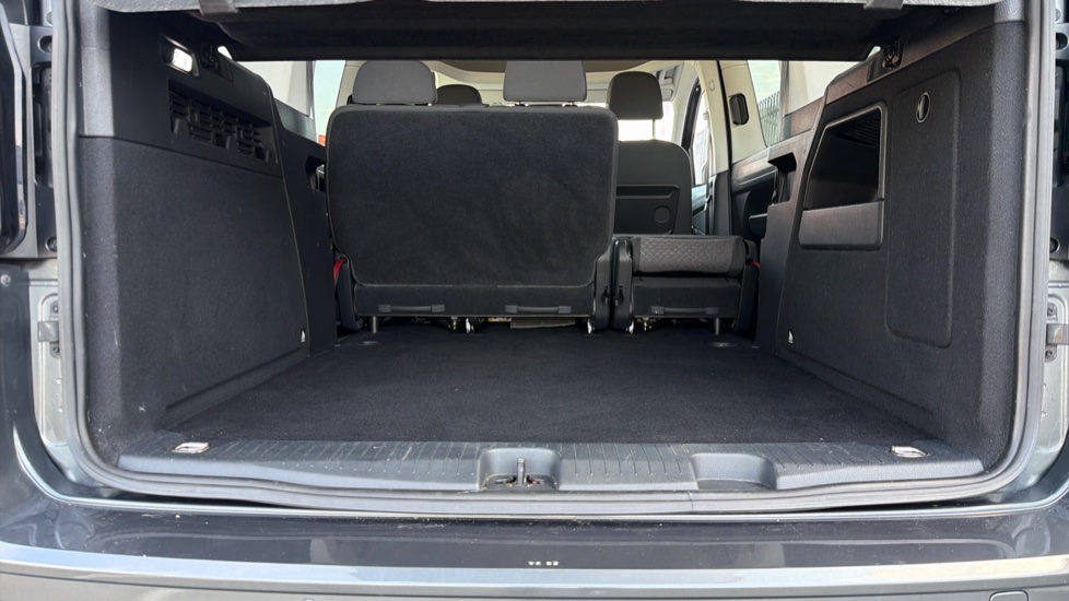 Ford Tourneo Connect 2.0 EcoBlue Titanium 5dr Auto [7 seat] Diesel Estate - Image 37