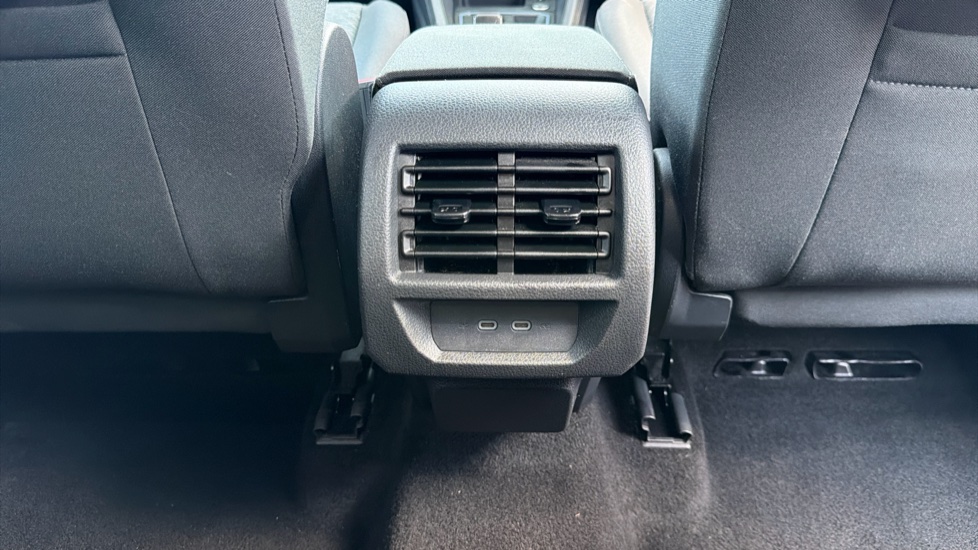 Ford Tourneo Connect 2.0 EcoBlue Titanium 5dr Auto [7 seat] Diesel Estate - Image 38