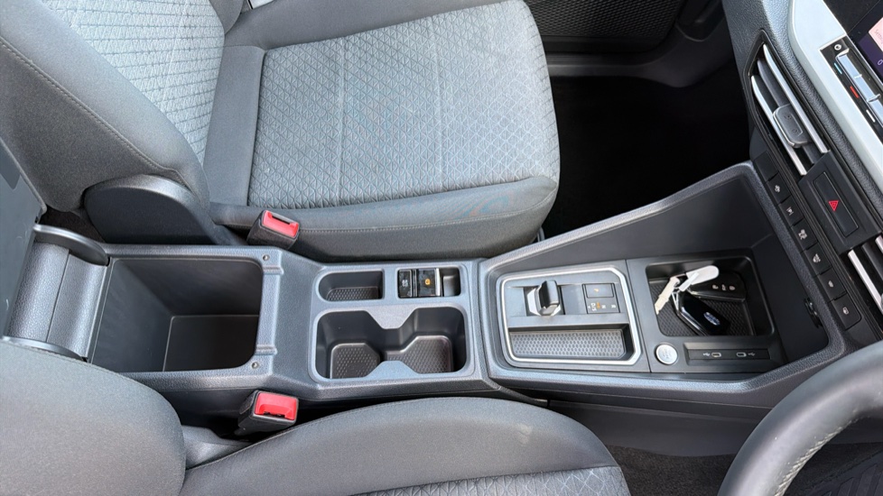 Ford Tourneo Connect 2.0 EcoBlue Titanium 5dr Auto [7 seat] Diesel Estate - Image 41