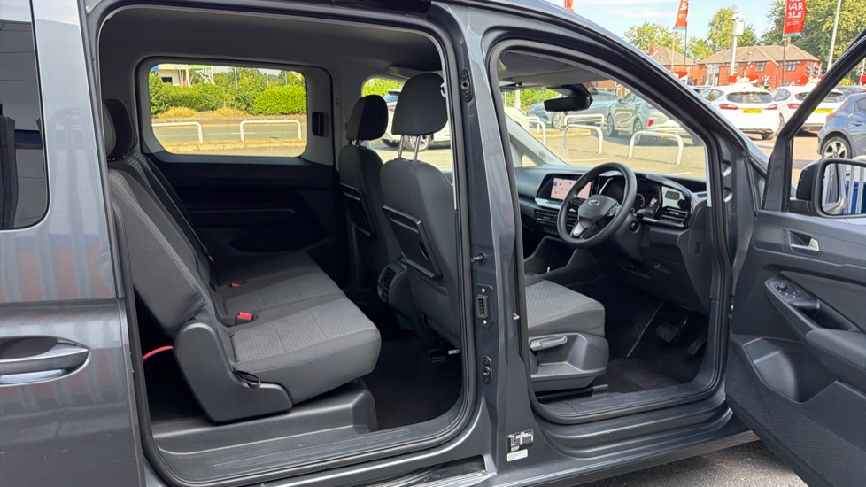 Ford Tourneo Connect 2.0 EcoBlue Titanium 5dr Auto [7 seat] Diesel Estate - Image 42