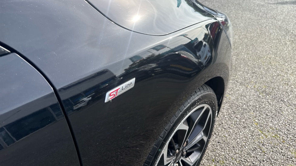 Ford Focus 1.0 EcoBoost 125 ST-Line X 5dr Petrol Hatchback - Image 22
