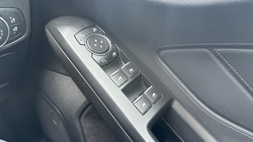 Ford Focus 1.0 EcoBoost 125 ST-Line X 5dr Petrol Hatchback - Image 35