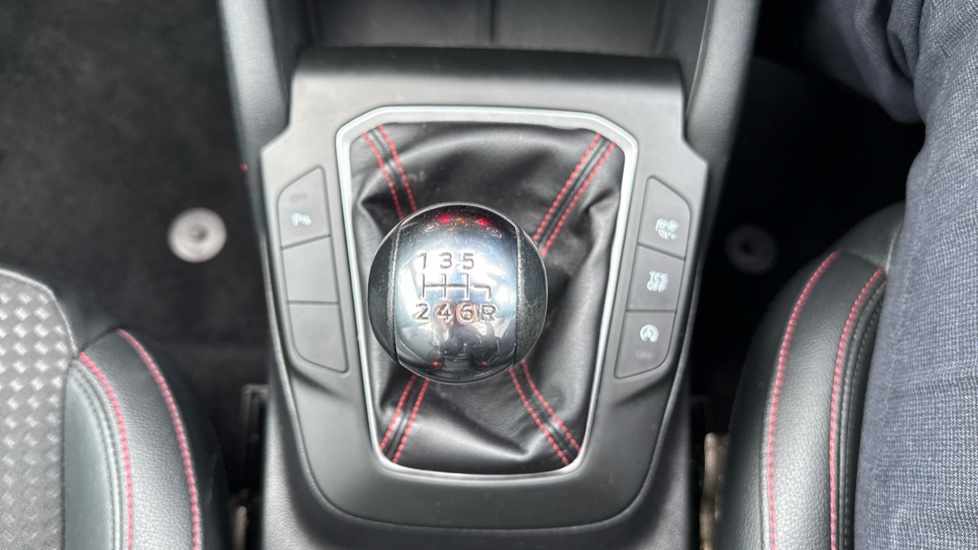 Ford Focus 1.0 EcoBoost 125 ST-Line X 5dr Petrol Hatchback - Image 44