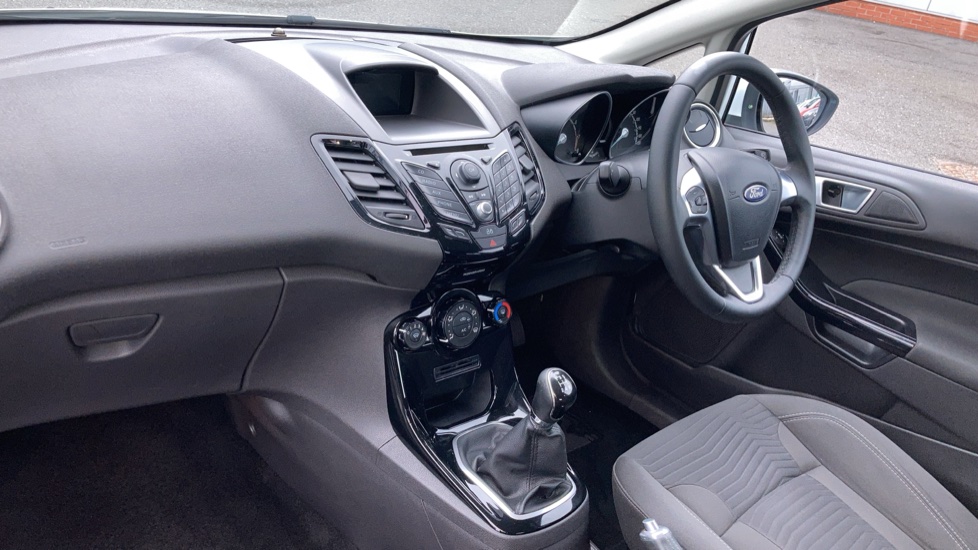Ford Fiesta 1.25 82 Zetec 3dr Petrol Hatchback - Image 12