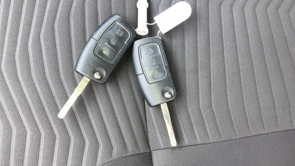 Ford Fiesta 1.25 82 Zetec 3dr Petrol Hatchback - Image 23