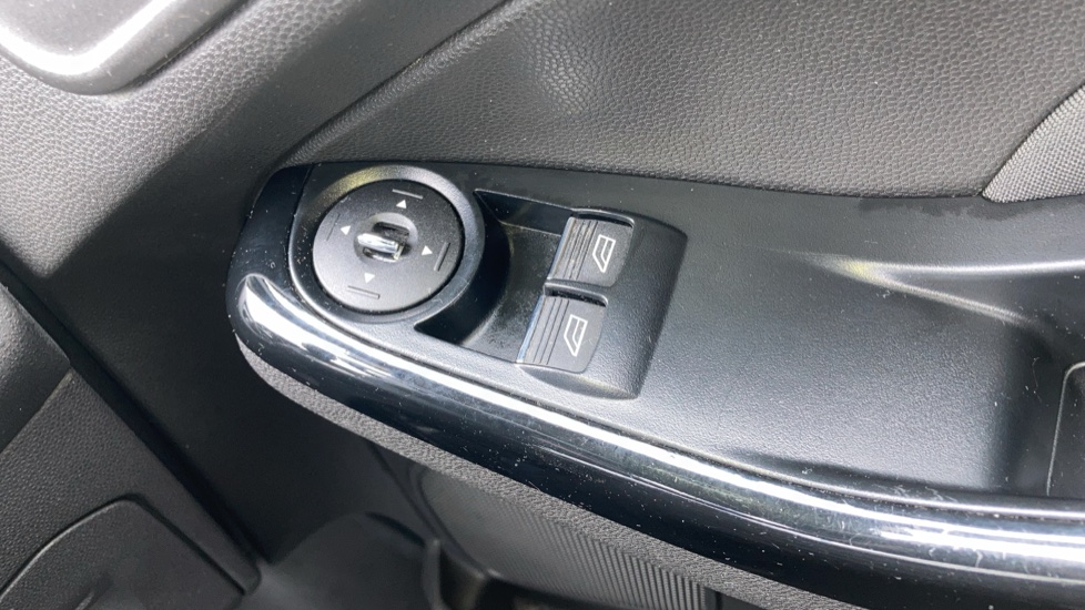 Ford Fiesta 1.25 82 Zetec 3dr Petrol Hatchback - Image 33