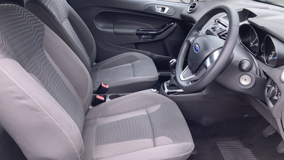 Ford Fiesta 1.25 82 Zetec 3dr Petrol Hatchback - Image 34