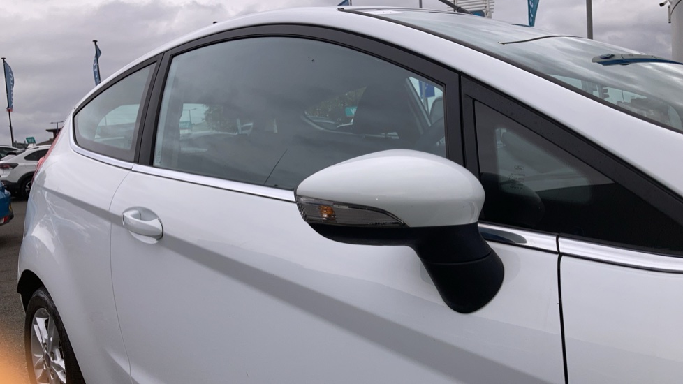 Ford Fiesta 1.25 82 Zetec 3dr Petrol Hatchback - Image 37