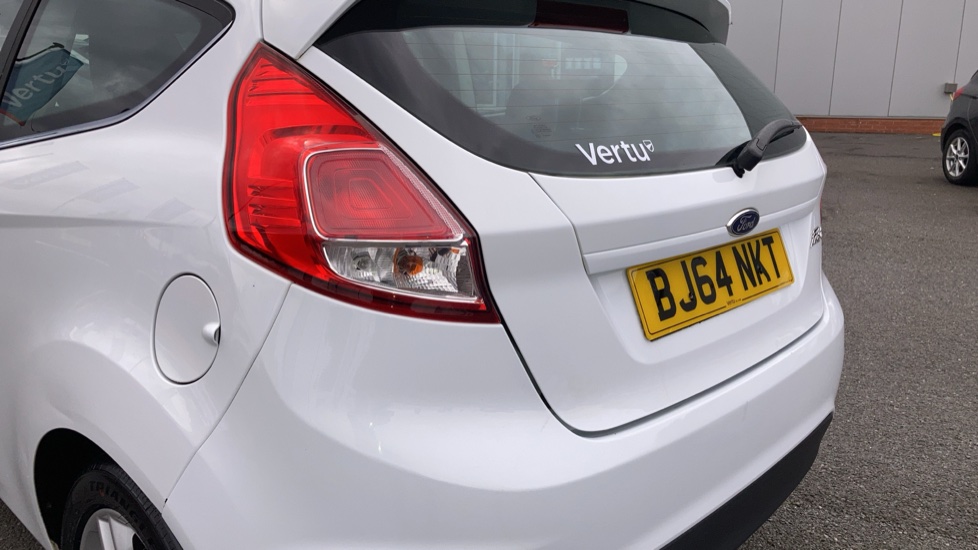 Ford Fiesta 1.25 82 Zetec 3dr Petrol Hatchback - Image 44