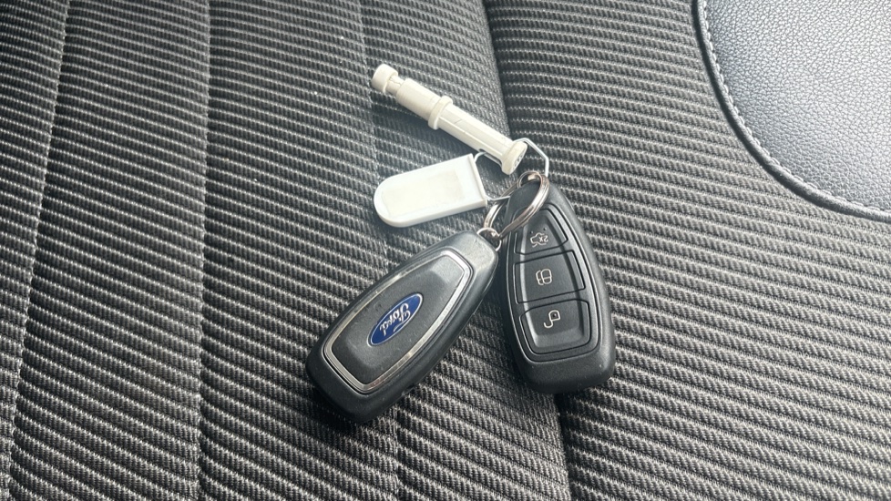 Ford Kuga 2.0 TDCi Titanium 5dr 2WD Diesel Estate - Image 18