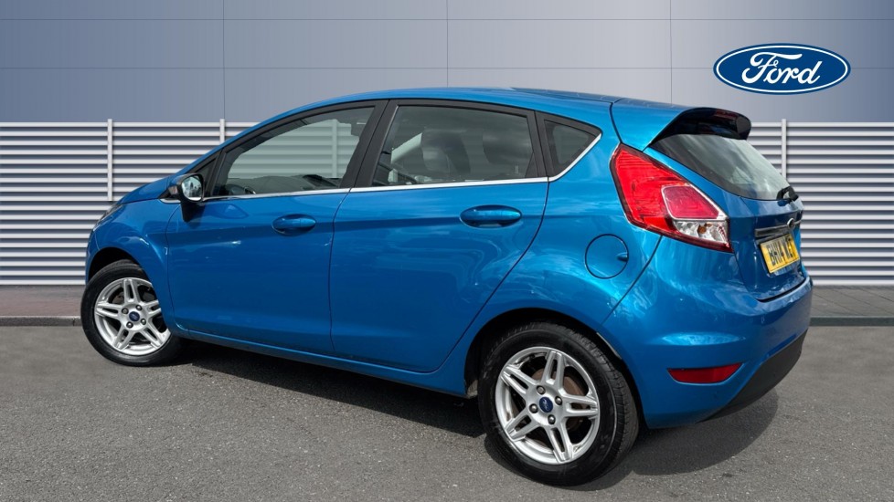 Ford Fiesta 1.25 82 Zetec 5dr Petrol Hatchback - Image 2