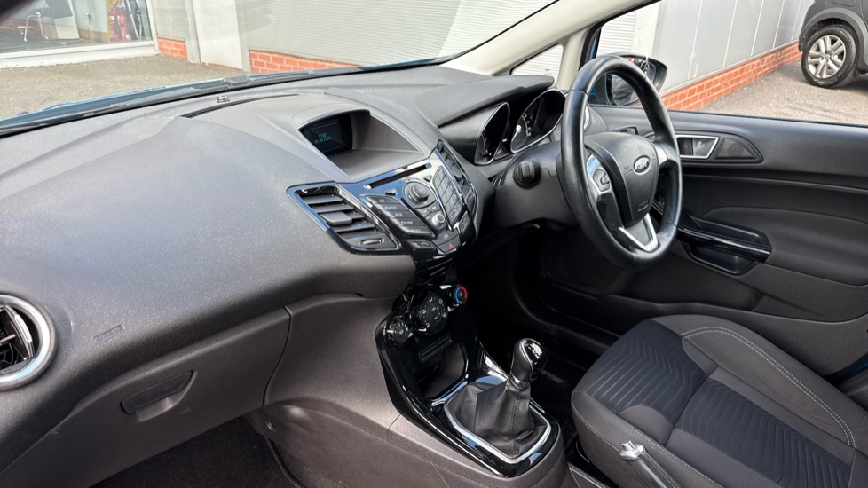 Ford Fiesta 1.25 82 Zetec 5dr Petrol Hatchback - Image 12