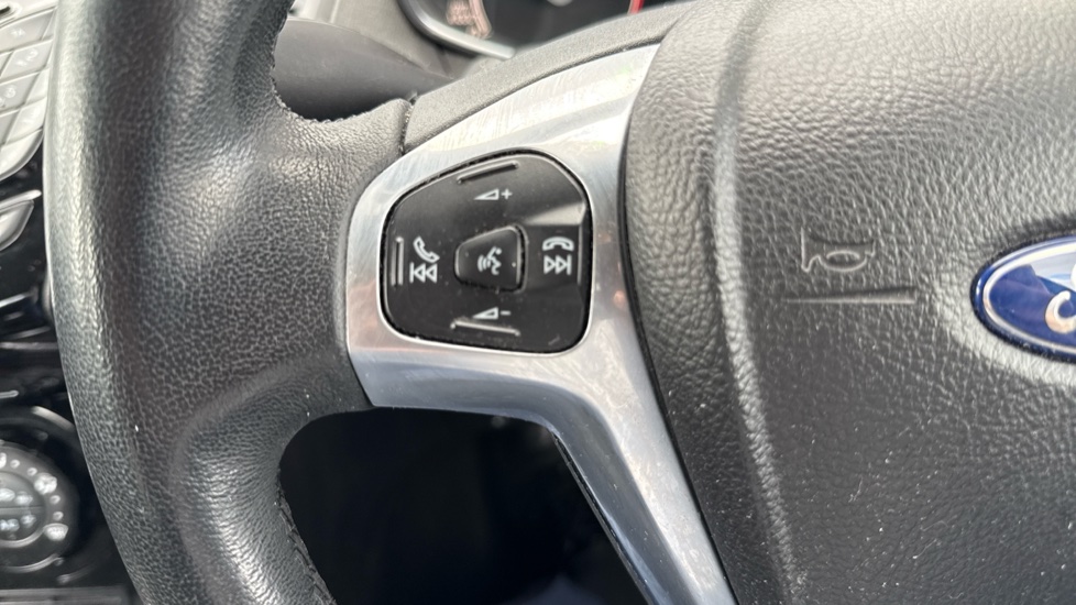 Ford Fiesta 1.25 82 Zetec 5dr Petrol Hatchback - Image 26