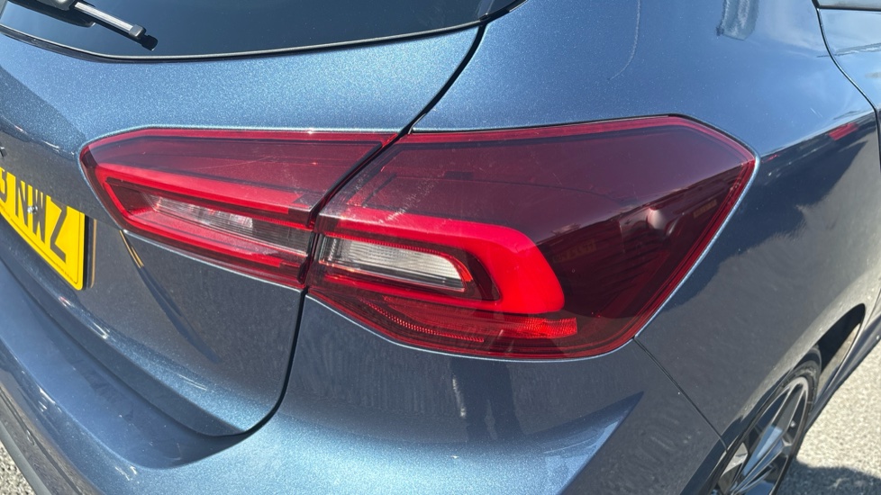 Ford Focus 1.0 EcoBoost ST-Line X 5dr Petrol Hatchback - Image 31