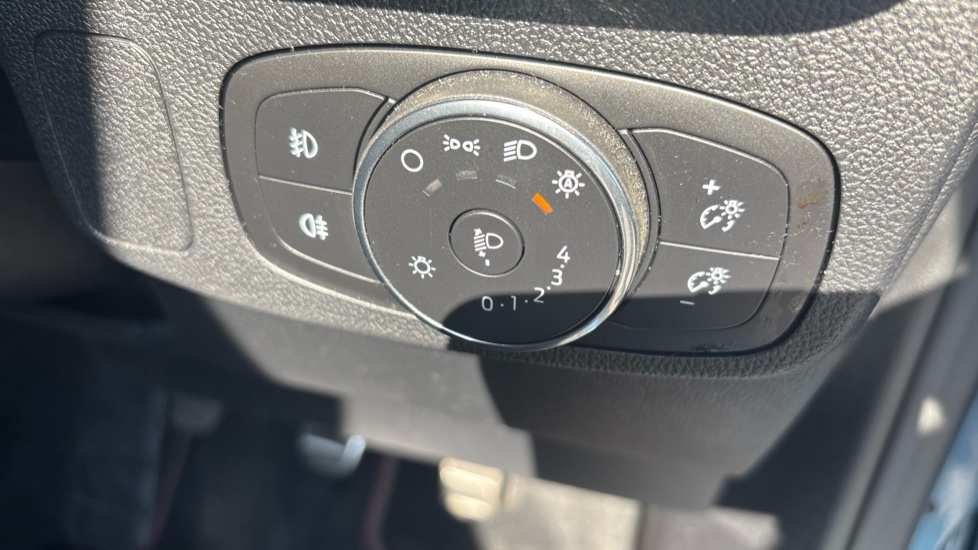 Ford Focus 1.0 EcoBoost ST-Line X 5dr Petrol Hatchback - Image 38