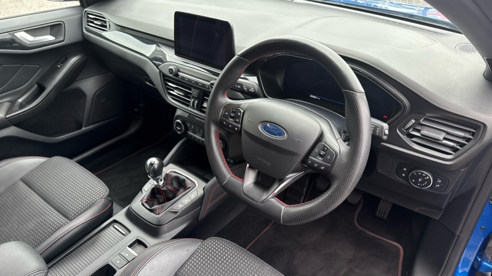 Ford Focus 1.0 EcoBoost Hybrid mHEV 155 ST-Line X Edition 5dr Petrol Hatchback - Image 11