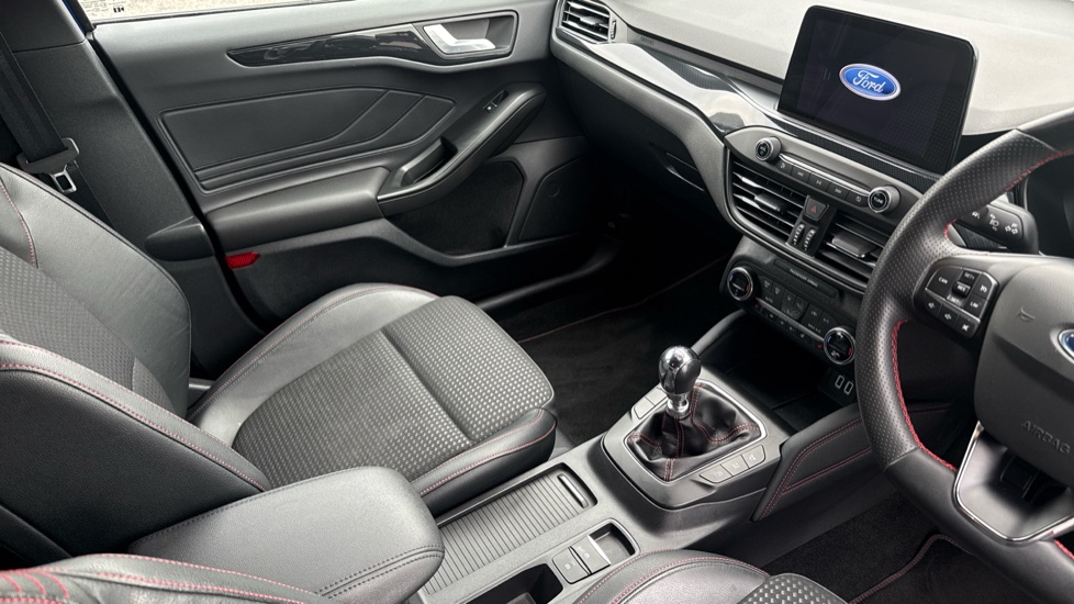 Ford Focus 1.0 EcoBoost Hybrid mHEV 155 ST-Line X Edition 5dr Petrol Hatchback - Image 13