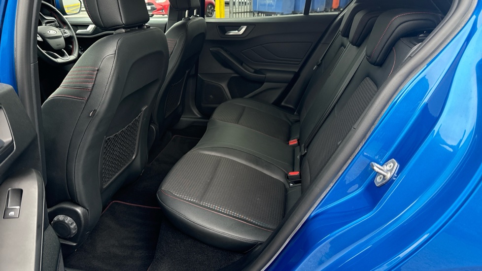 Ford Focus 1.0 EcoBoost Hybrid mHEV 155 ST-Line X Edition 5dr Petrol Hatchback - Image 15