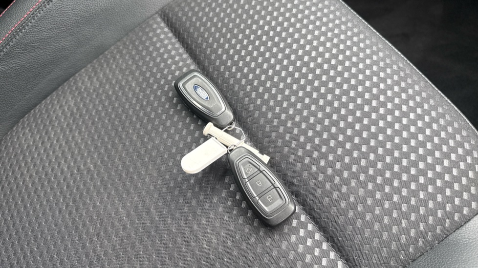 Ford Focus 1.0 EcoBoost Hybrid mHEV 155 ST-Line X Edition 5dr Petrol Hatchback - Image 19