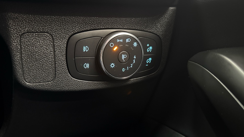 Ford Focus 1.0 EcoBoost Hybrid mHEV 155 ST-Line X Edition 5dr Petrol Hatchback - Image 34