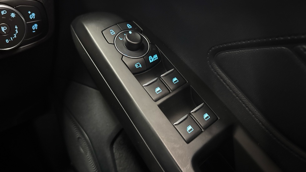 Ford Focus 1.0 EcoBoost Hybrid mHEV 155 ST-Line X Edition 5dr Petrol Hatchback - Image 35