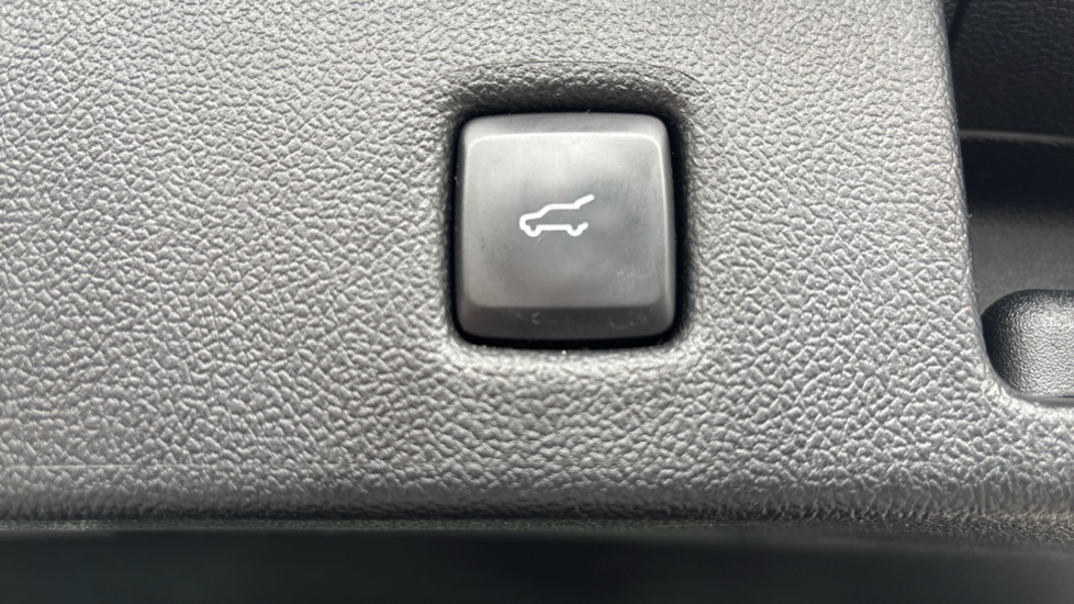Ford Kuga 1.5 EcoBoost 150 Titanium Edition 5dr Petrol Estate - Image 32
