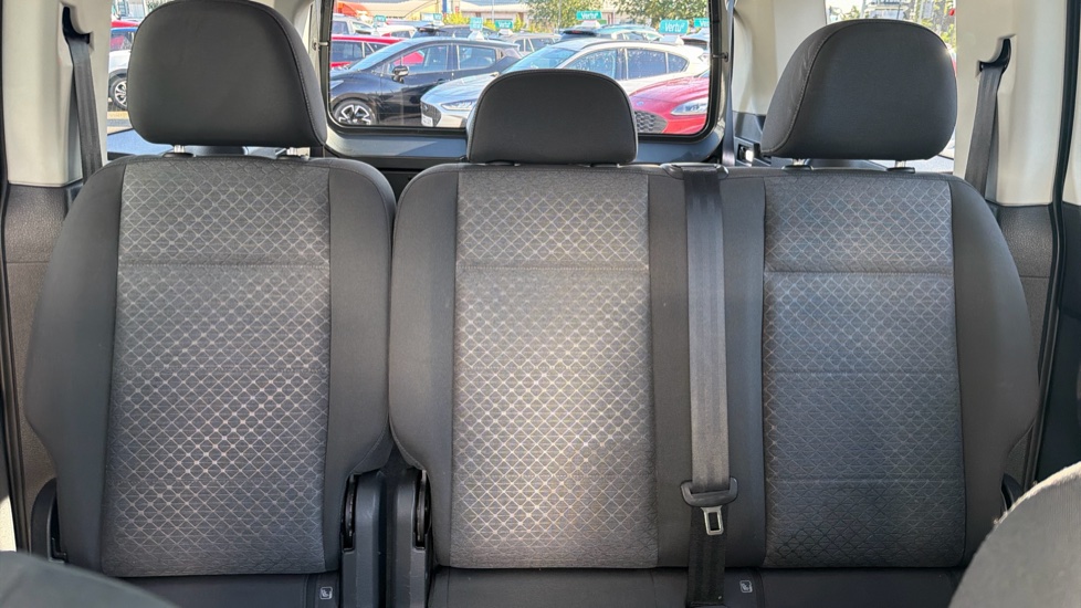 Ford Tourneo Connect 2.0 EcoBlue Titanium 5dr [7 seat] Diesel Estate - Image 20