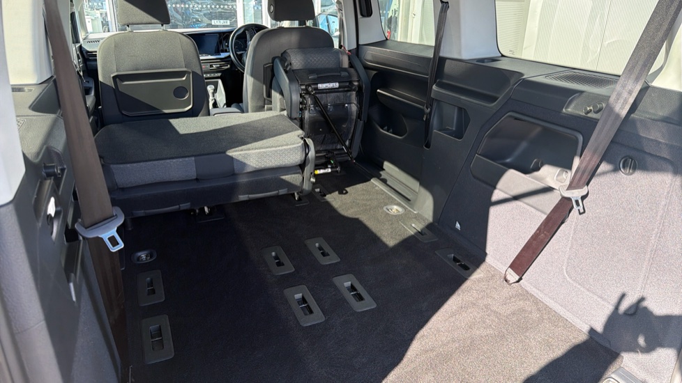 Ford Tourneo Connect 2.0 EcoBlue Titanium 5dr [7 seat] Diesel Estate - Image 37