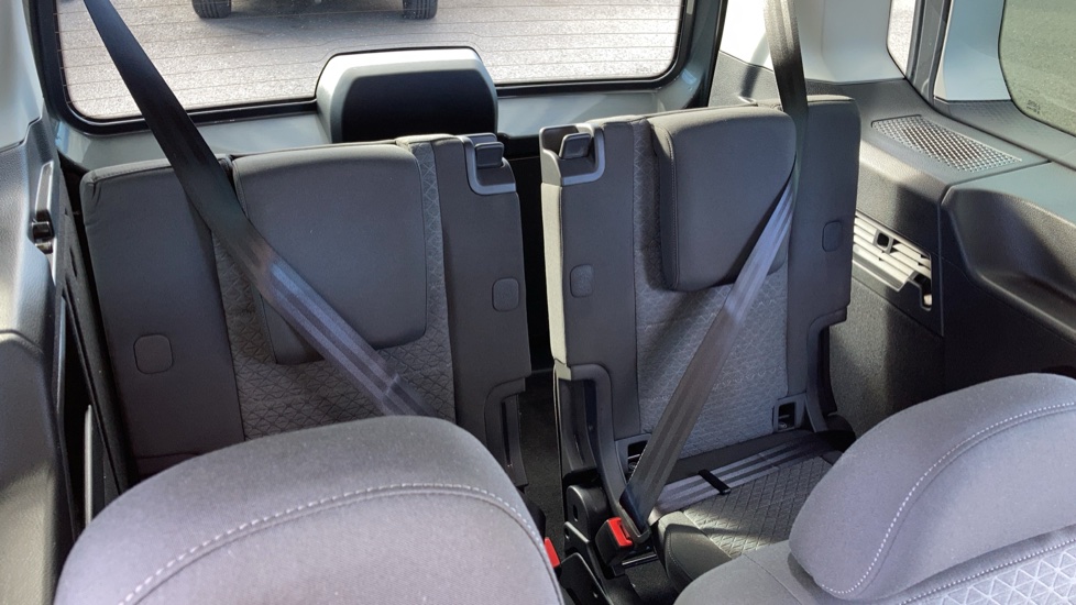 Ford Tourneo Connect 2.0 EcoBlue Titanium 5dr [7 seat] Diesel Estate - Image 17