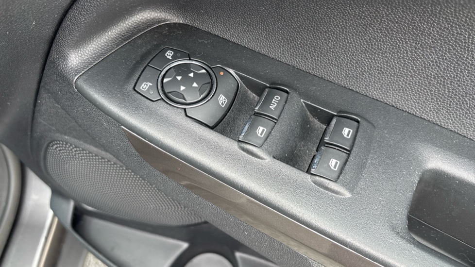 Ford EcoSport 1.0 EcoBoost 125 Zetec 5dr Petrol Hatchback - Image 33
