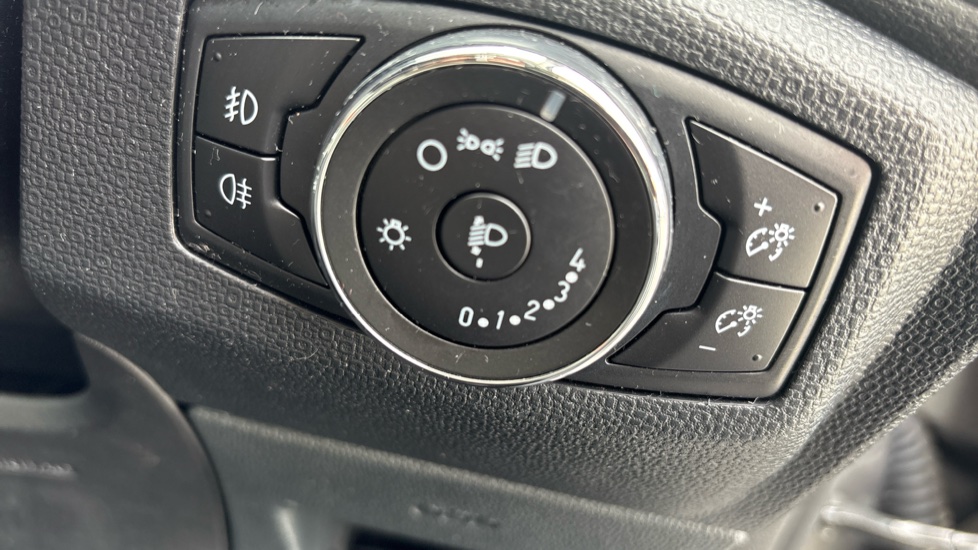 Ford EcoSport 1.0 EcoBoost 125 Zetec 5dr Petrol Hatchback - Image 34