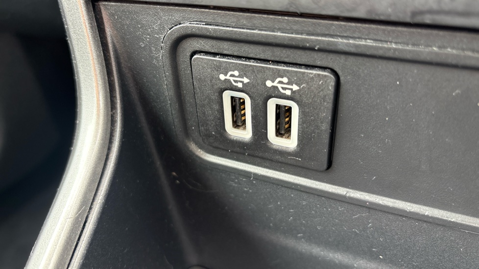 Ford EcoSport 1.0 EcoBoost 125 Zetec 5dr Petrol Hatchback - Image 36