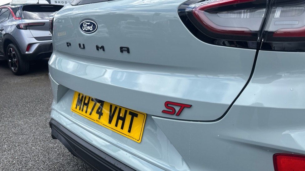 Ford Puma ST 1.0 EcoBoost Hybrid mHEV 170 ST 5dr DCT Petrol Hatchback - Image 34