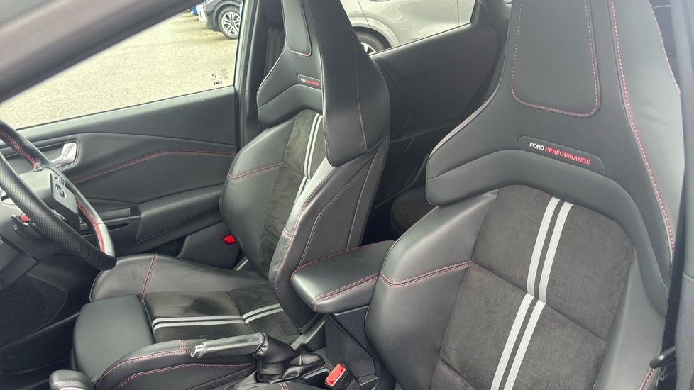 Ford Puma ST 1.0 EcoBoost Hybrid mHEV 170 ST 5dr DCT Petrol Hatchback - Image 6