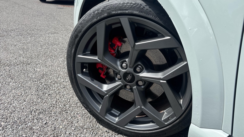 Ford Puma ST 1.0 EcoBoost Hybrid mHEV 170 ST 5dr DCT Petrol Hatchback - Image 38