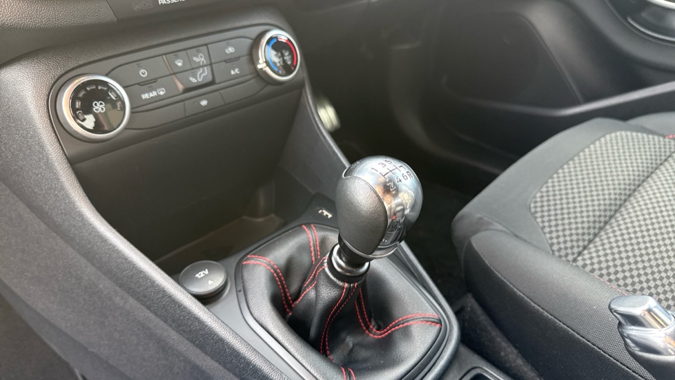 Ford Fiesta 1.0 EcoBoost Hybrid mHEV 155 ST-Line Edition 5dr Petrol Hatchback - Image 15