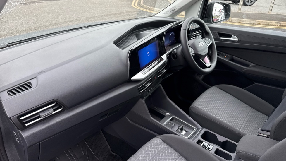 Ford Tourneo Connect 1.5 EcoBoost PHEV 150 Titanium 5dr Auto Estate - Image 9