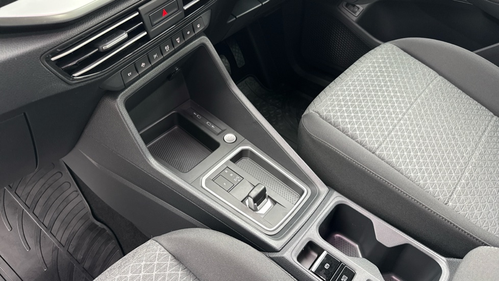 Ford Tourneo Connect 1.5 EcoBoost PHEV 150 Titanium 5dr Auto Estate - Image 13