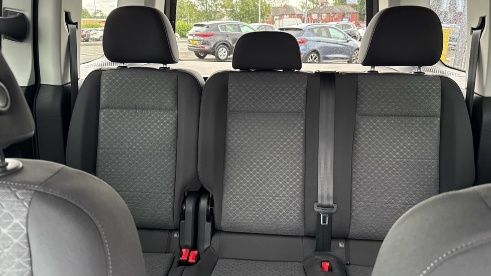 Ford Tourneo Connect 1.5 EcoBoost PHEV 150 Titanium 5dr Auto Estate - Image 15