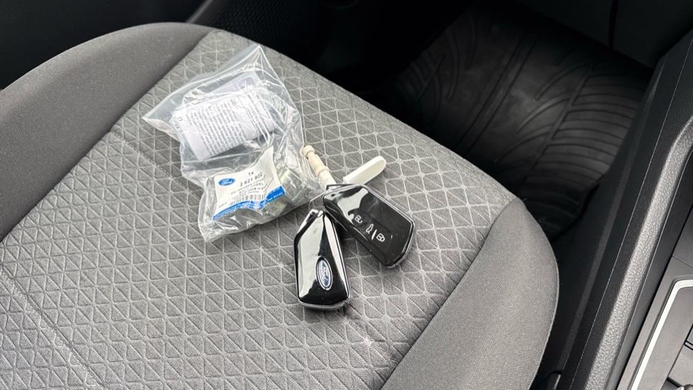 Ford Tourneo Connect 1.5 EcoBoost PHEV 150 Titanium 5dr Auto Estate - Image 19